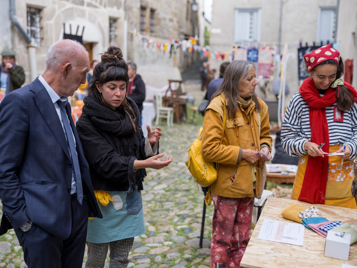 “Point Arrière”, la nouvelle marque d’objets et accessoires en textiles recyclés de La Rafistolerie.