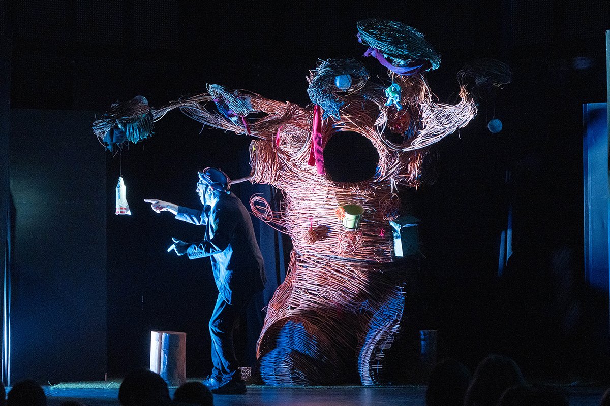Un beau spectacle et le Père-Noël pour les enfants des salariés de la collectivité